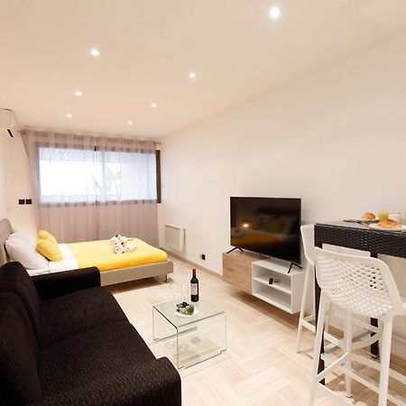 Gray D'Albion 2C4 Yourhosthelper Cannes Exterior foto